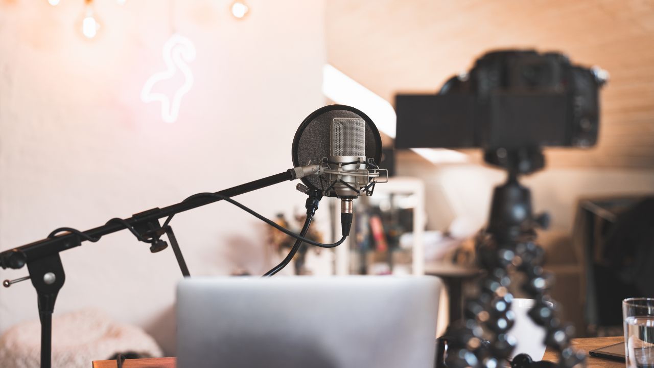 Techniques to be the ‘authentic you’ as a podcast presenter - Mini Master...